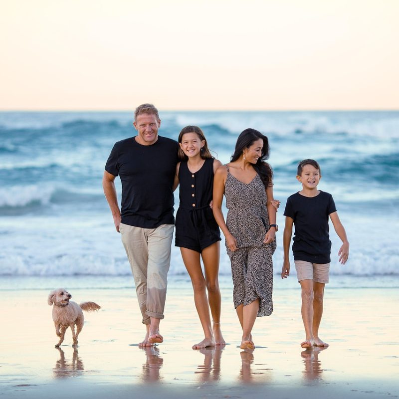 family-6398107_1280